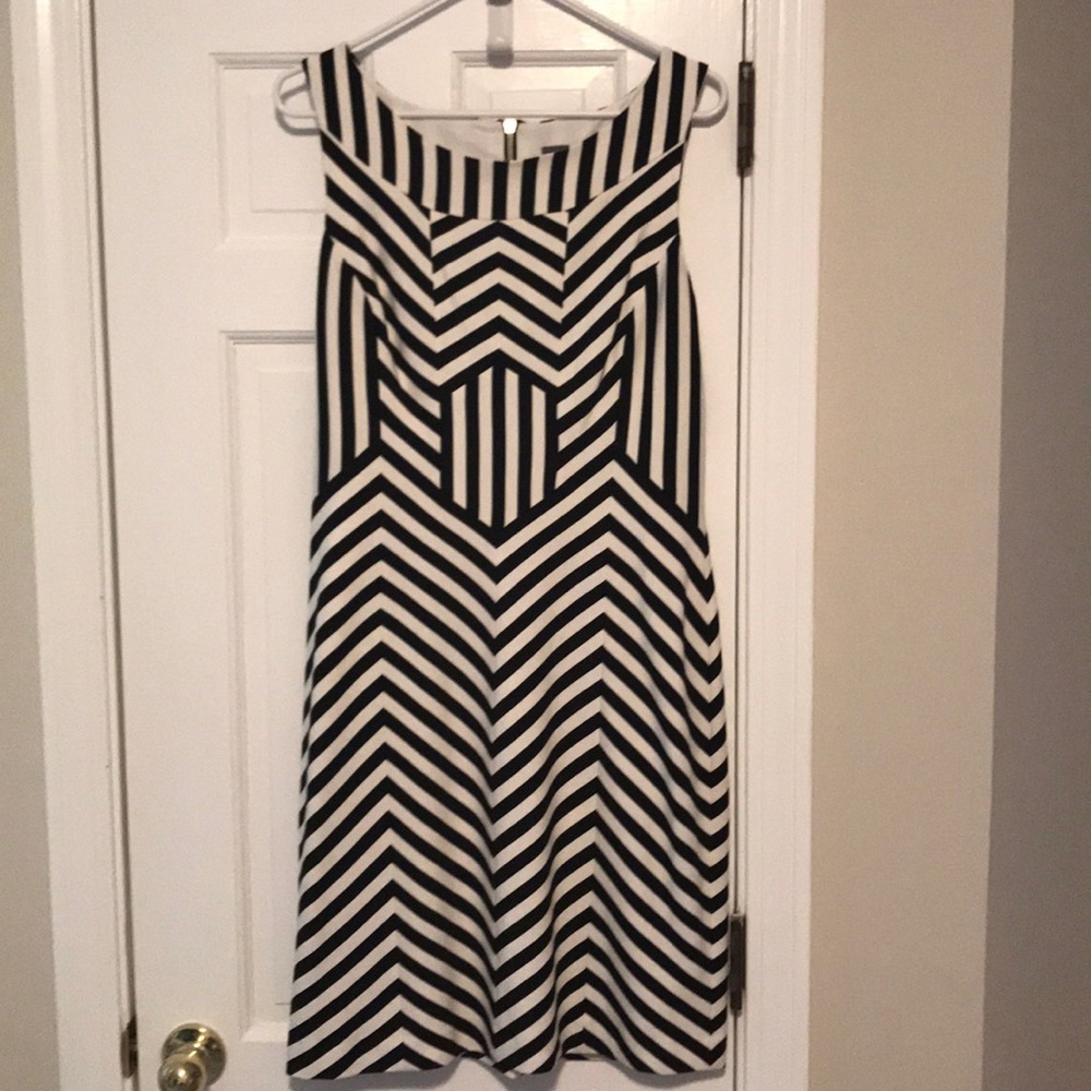 Vera wang black and white sleeveless dress